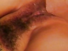 Τριχωτό lil &amp; ΜΕΚΑ coaxes cum του