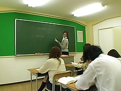 Babe παίρνει μικροσκοπικά βυζιά φίλησε και μουνί έγλειψε από stud