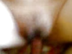 Σρι Λάνκα Ταμίλ μαμά με γάλα βυζιά